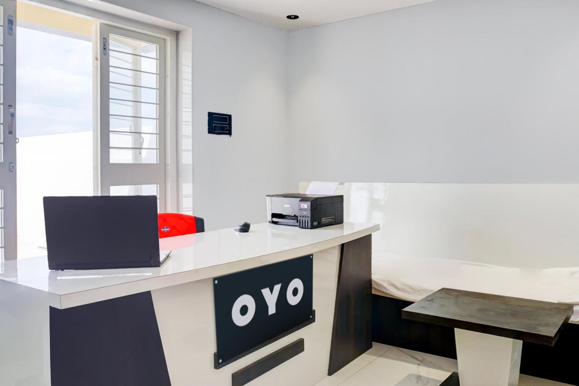 Hotel O Jeevan Restaurant & Lodging Kavathe Екстериор снимка