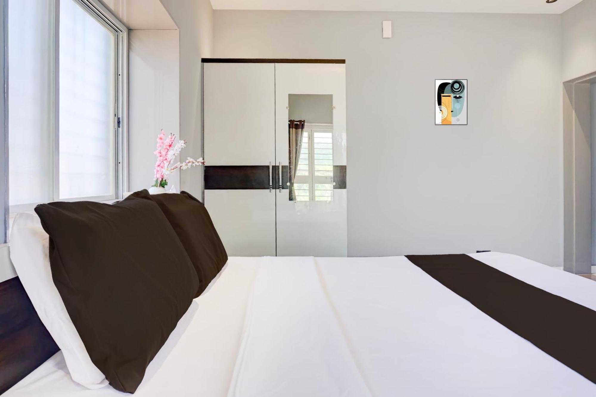 Hotel O Jeevan Restaurant & Lodging Kavathe Екстериор снимка