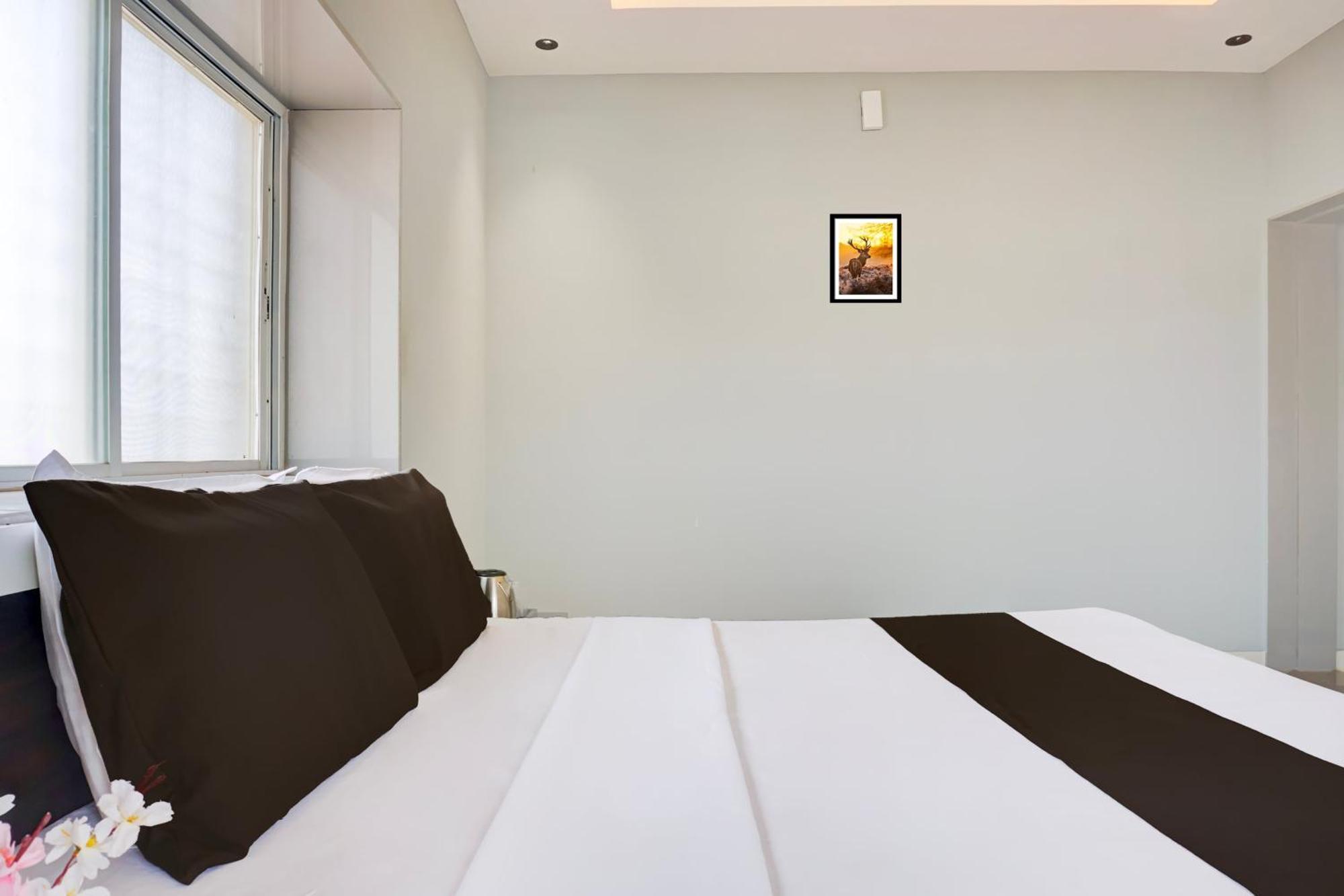 Hotel O Jeevan Restaurant & Lodging Kavathe Екстериор снимка