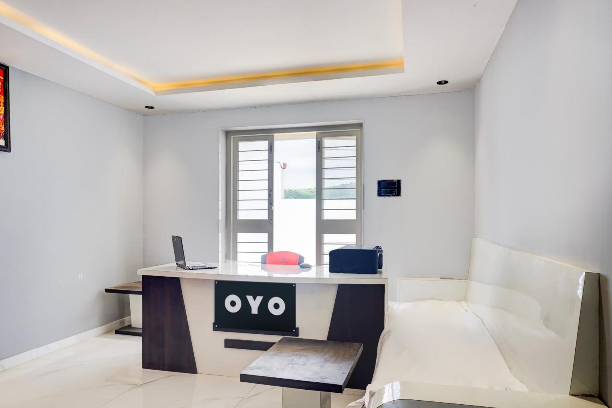 Hotel O Jeevan Restaurant & Lodging Kavathe Екстериор снимка